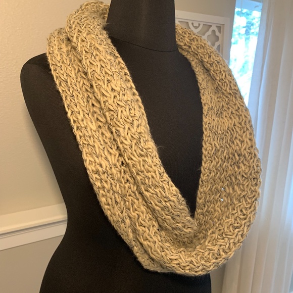 Infinity Loop Scarf - Picture 2 of 5